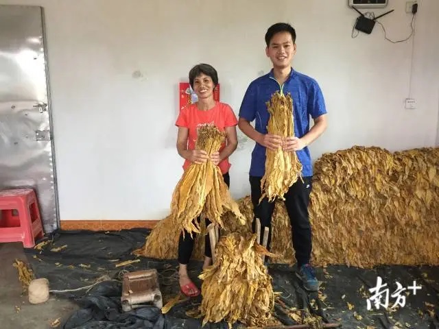 扶贫一线点火青春，“90后”第一书记为穷困村打造“不走”的工作队