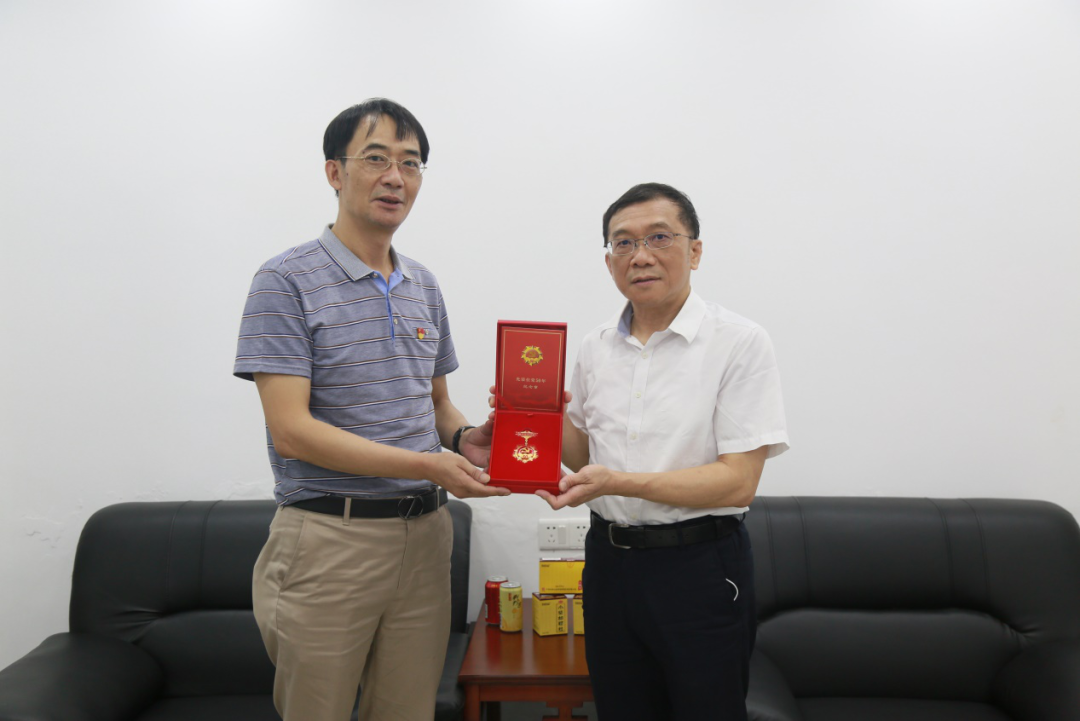 共忆党史话初心，矢志不渝跟党走 ——白云山Z6尊龙凯时公司“七一”前夕慰问离休干部刘玉珍同道