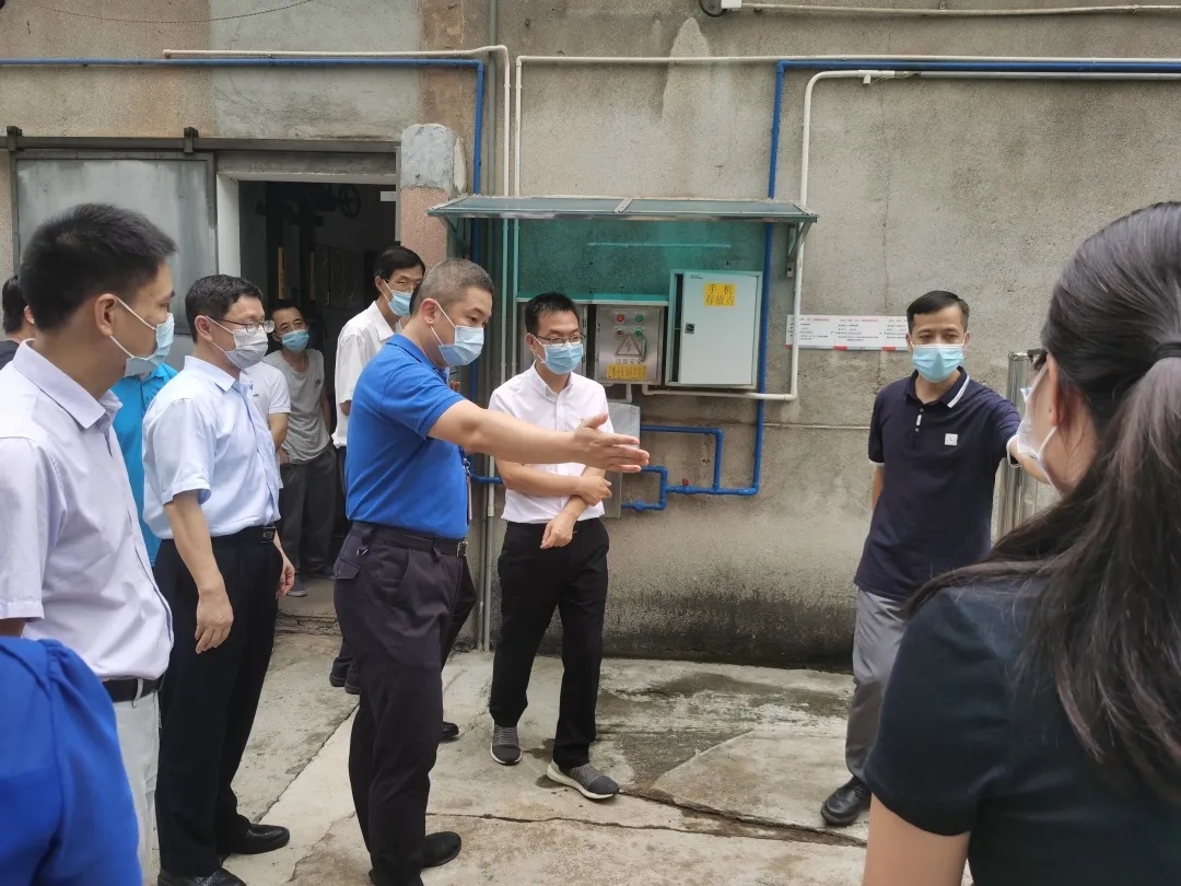 海珠区常务副区长傅晓初到白云山Z6尊龙凯时公司发展安全出产查抄