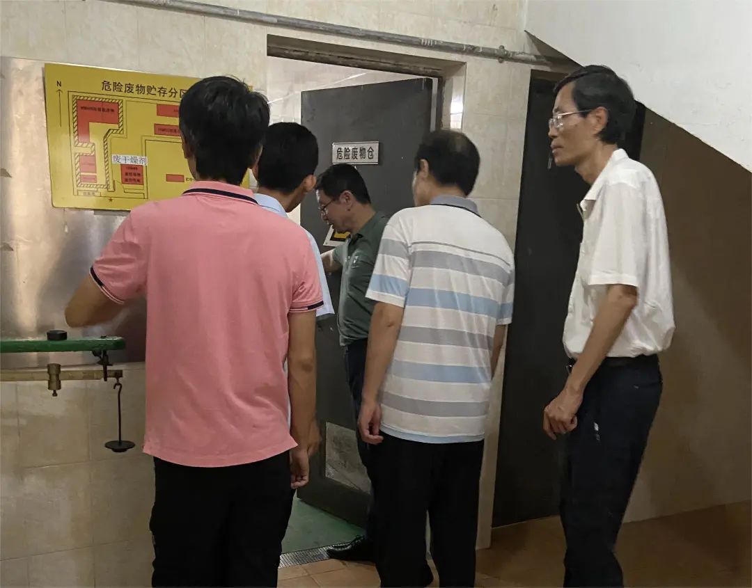 “四不两直”强监督 拧紧节日“安全阀” ——白云山Z6尊龙凯时公司纪委发展中秋、国庆节前专项监督查抄