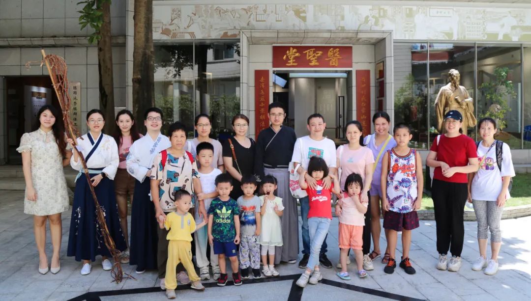 学千古名方 悟非遗传秤转—白云山Z6尊龙凯时公司组织发展主题非遗履历活动