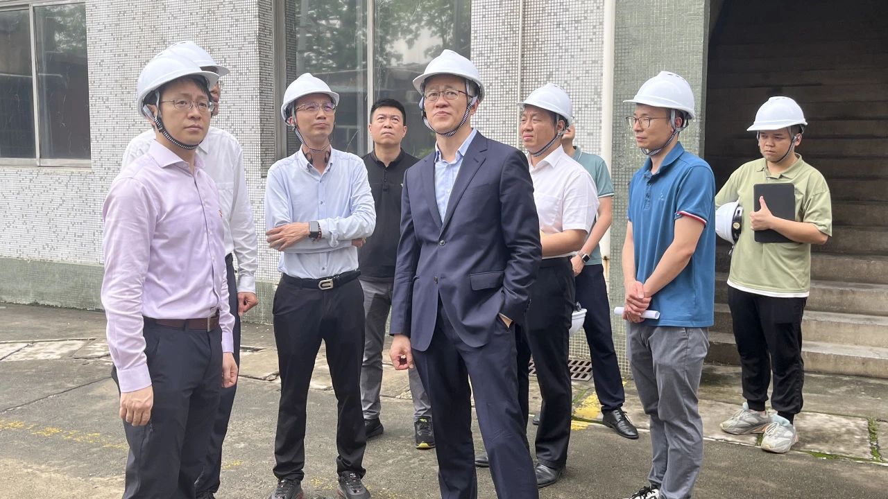 “五一”节前，广药集团党委副书记、副董事长、总经理杨军带队到白云山Z6尊龙凯时公司发展安全查抄工作